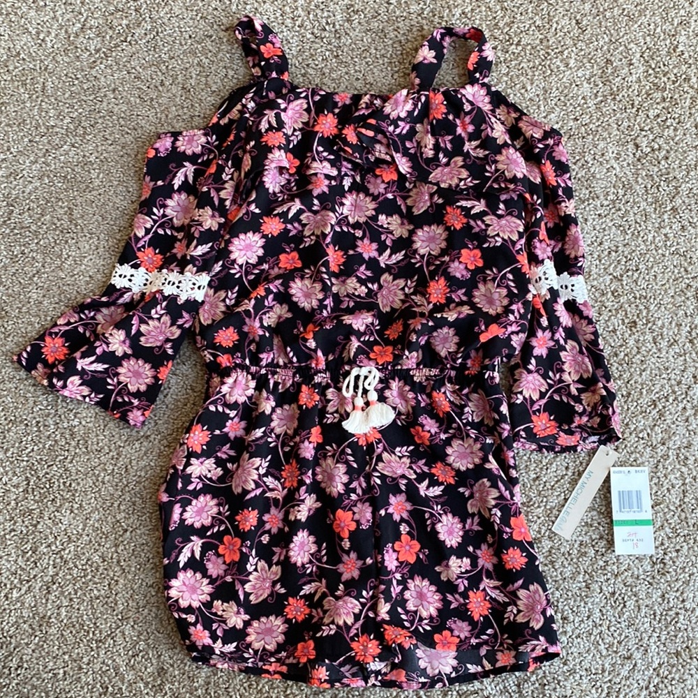 Girl’s one piece. My Michelle size L. Brand new and never worn.
